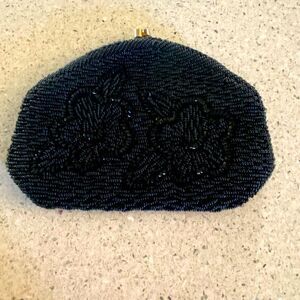 Beautiful beaded vintage purse, great for fancy occasions 🤩